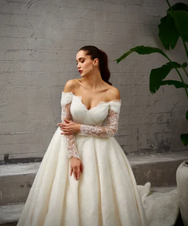 استكشفي متاجر فستان زفاف في إسطنبول مع مجموعة أورورا من كاودوبول. اعثري على فساتين دانتيل، تصاميم عصرية، وخيارات مخصصة لإطلالتك الزفافية المثالية.