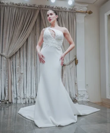 Plunge Detail Simple Mermaid Wedding Dress