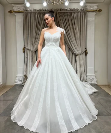 Shoulder Detail A-Line Lace Wedding Dress